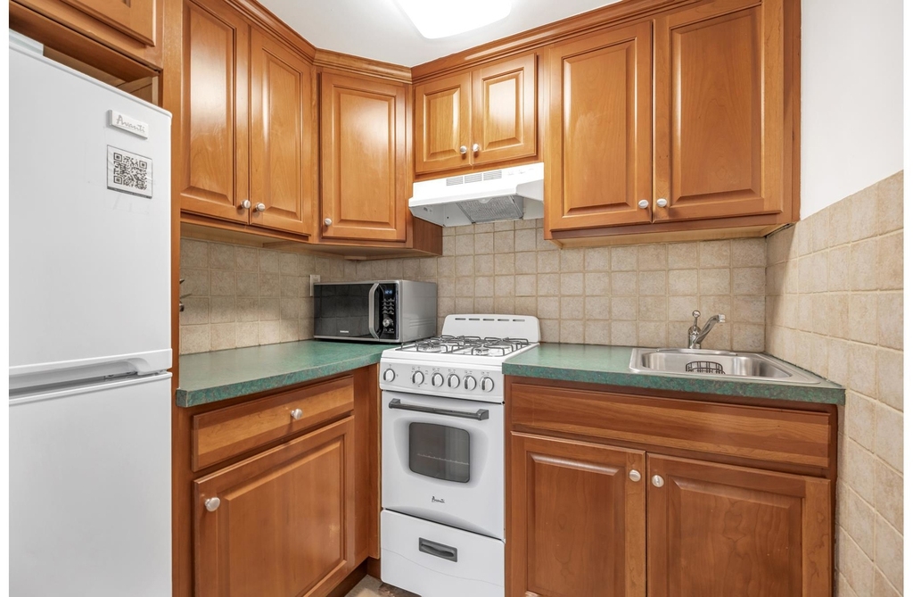 775 Fulton St - Photo 2