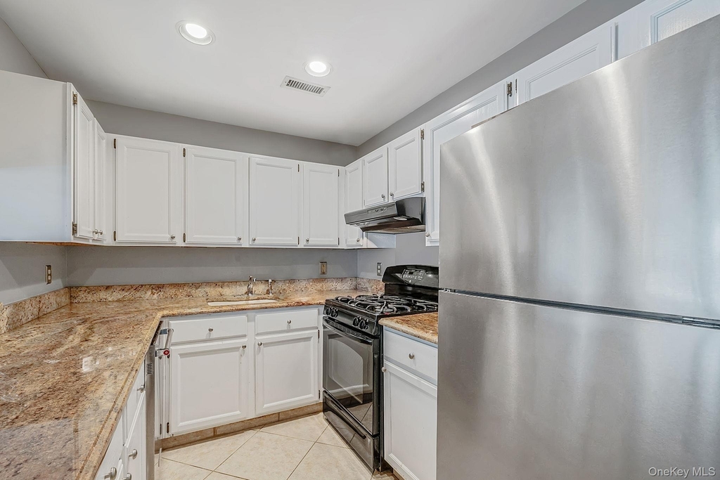 908 Sara Circle - Photo 6