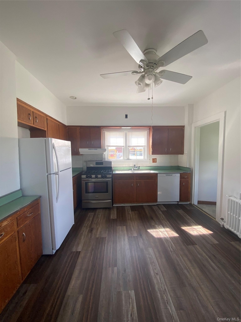 16 Cozzens Avenue - Photo 3