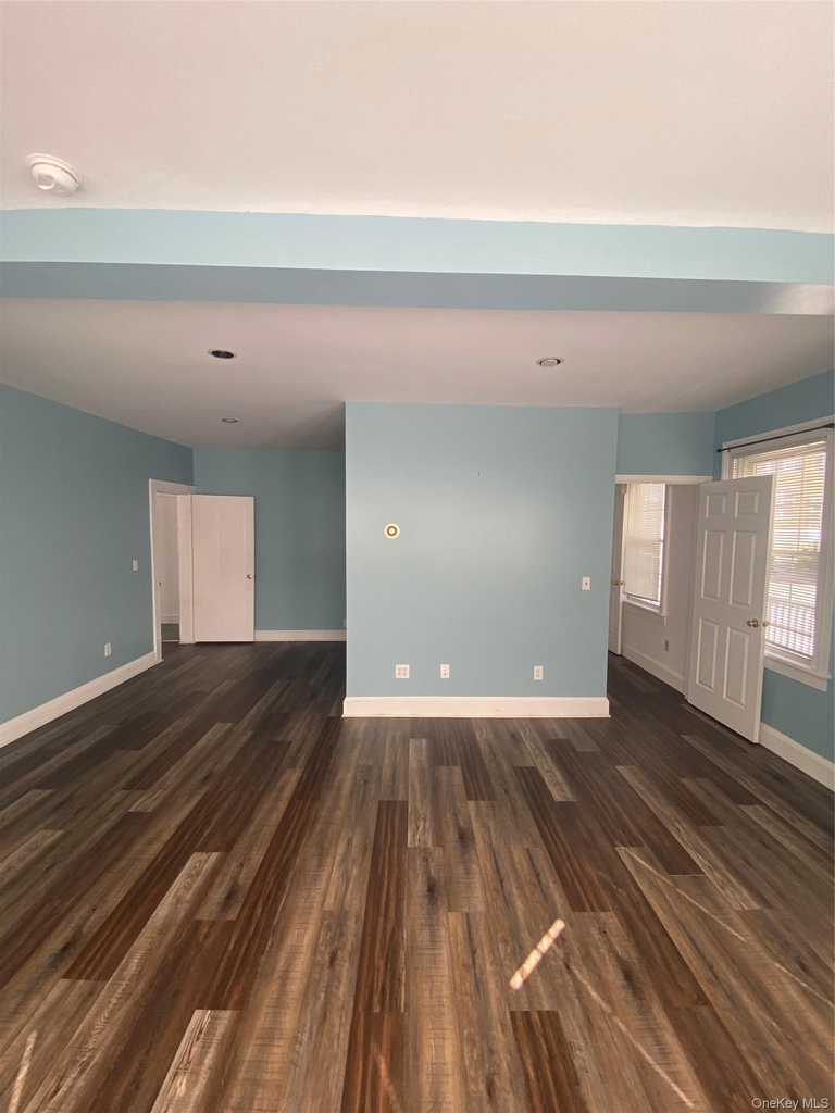 16 Cozzens Avenue - Photo 1