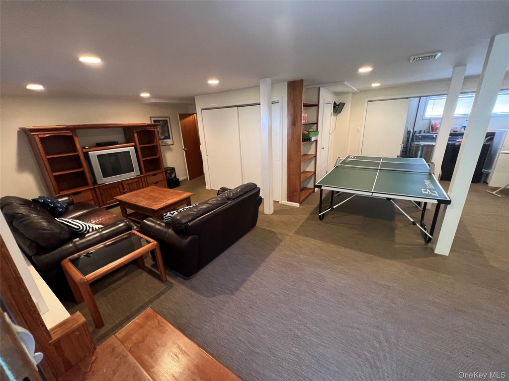 71 Garden City Avenue - Photo 10