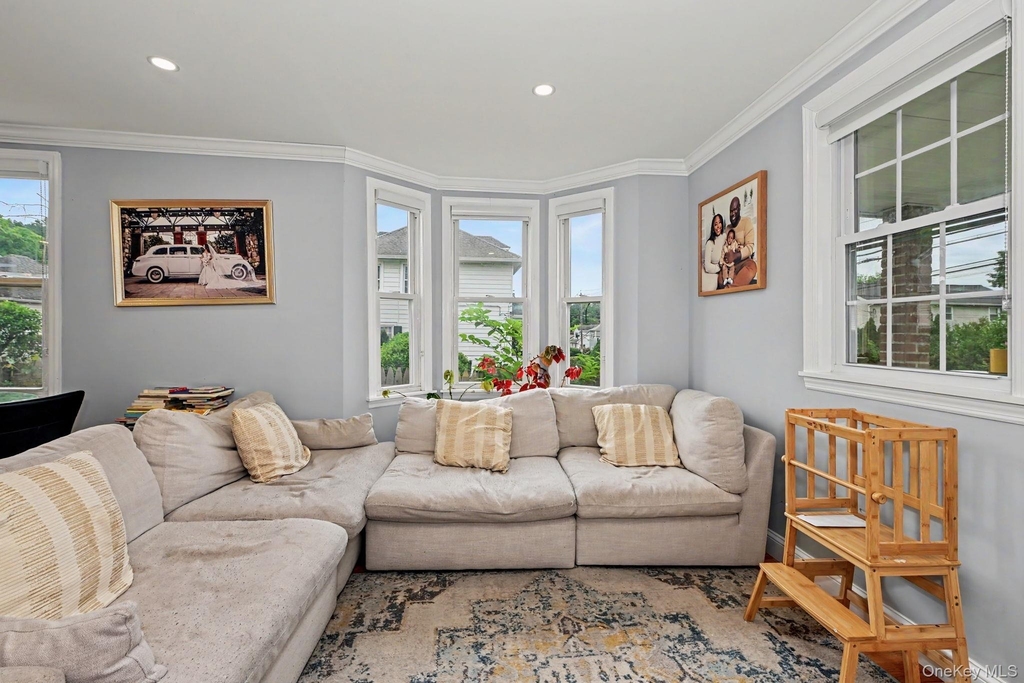 126 Winthrop Avenue - Photo 2