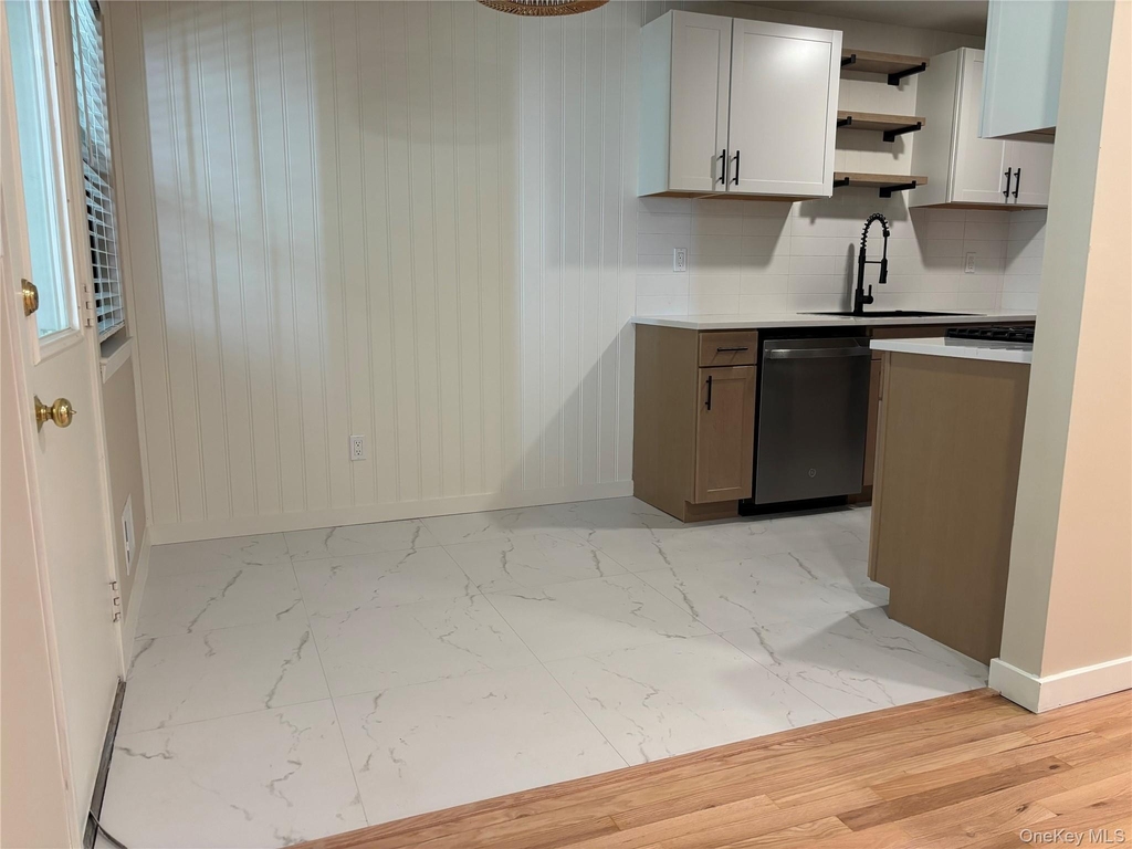 452 Somerset Drive - Photo 5