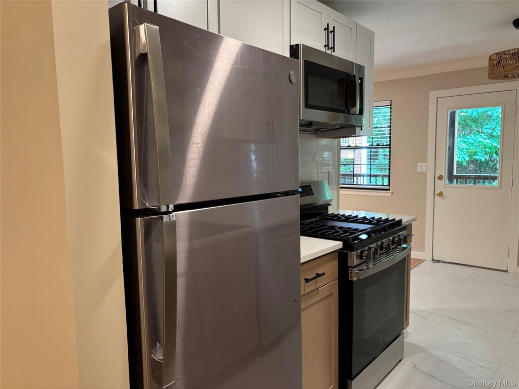 452 Somerset Drive - Photo 11