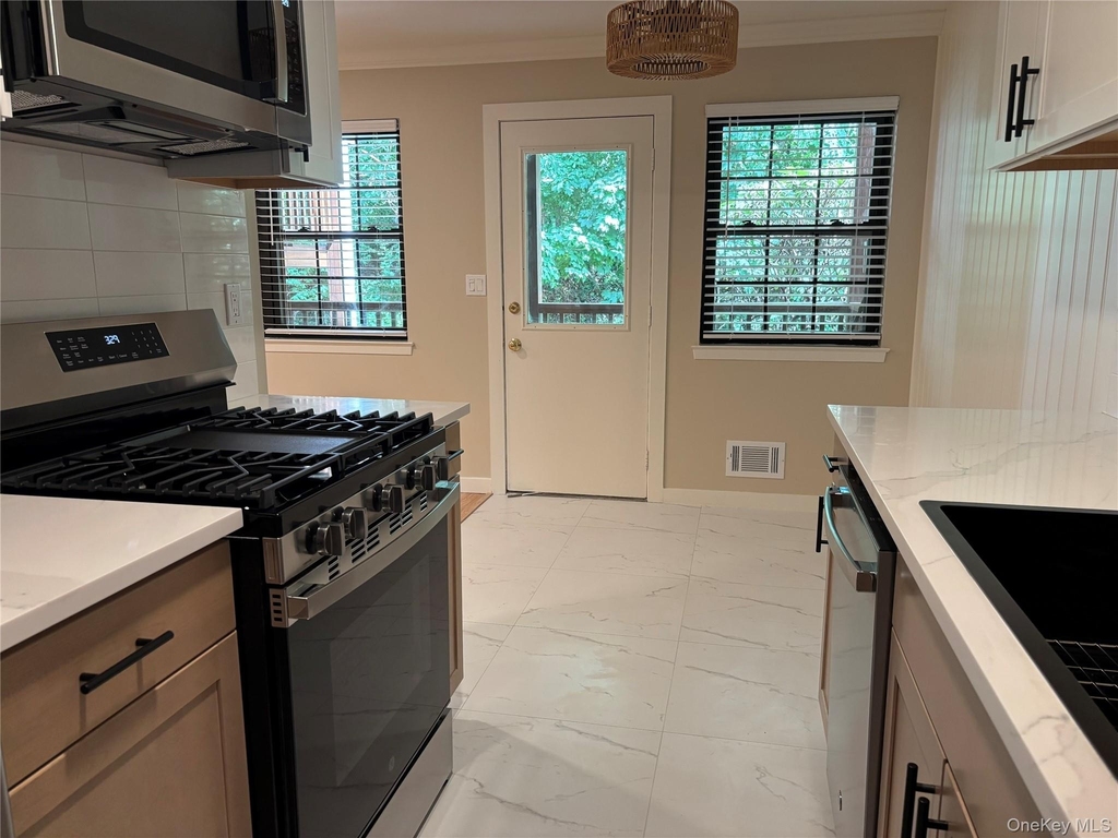 452 Somerset Drive - Photo 8