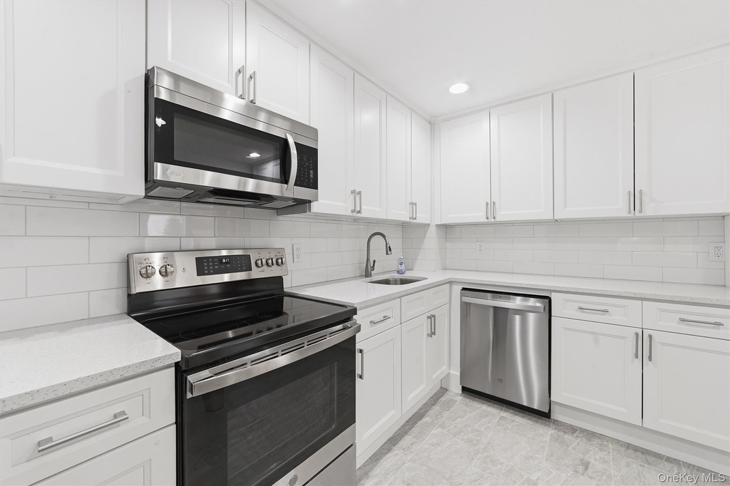 104 Ogden Avenue - Photo 18
