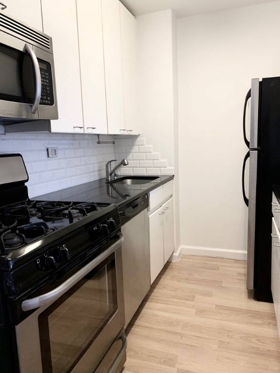 270 W 17th Street - Photo 3