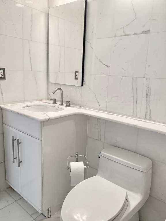270 W 17th Street - Photo 6