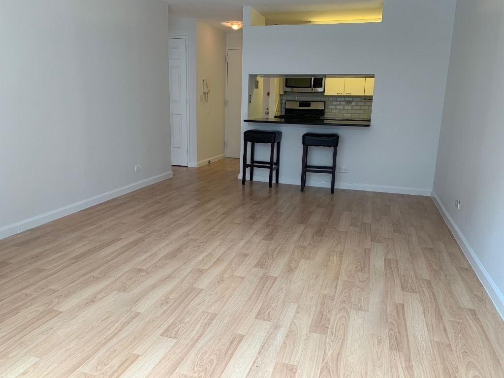 270 W 17th Street - Photo 4