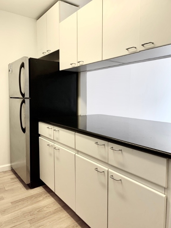270 W 17th Street - Photo 2