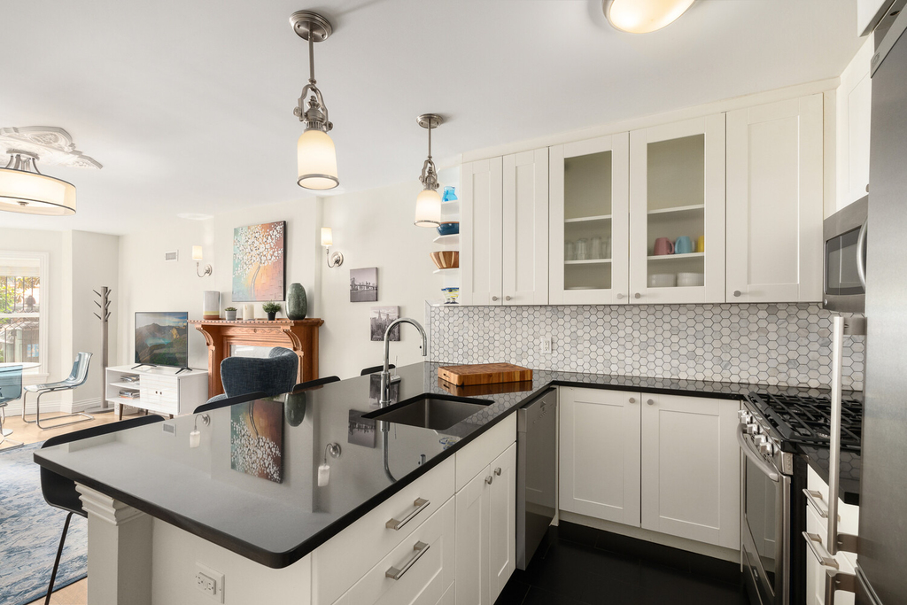 131 St Johns Place - Photo 2
