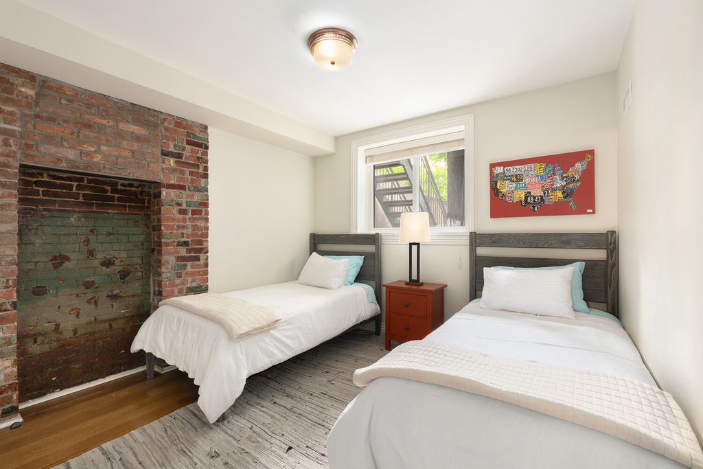 131 St Johns Place - Photo 4