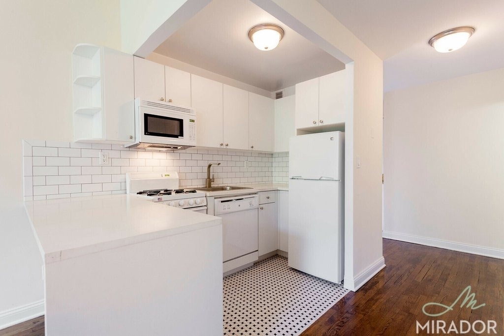 304 E 20th Street - Photo 1