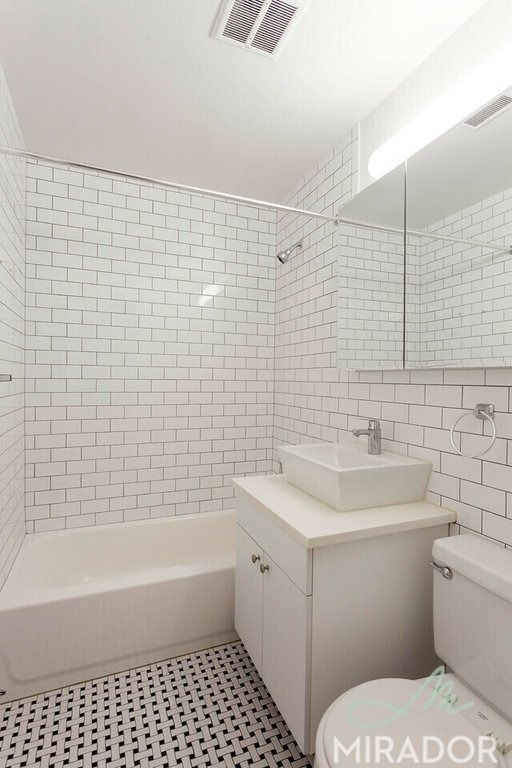 304 E 20th Street - Photo 2