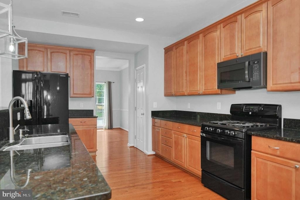 2548 Port Potomac Avenue - Photo 10