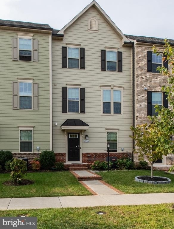 18105 Red Cedar Road - Photo 0