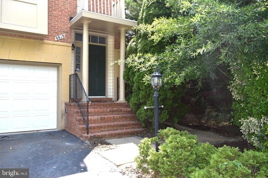 8819 Blue Royale Lane - Photo 3