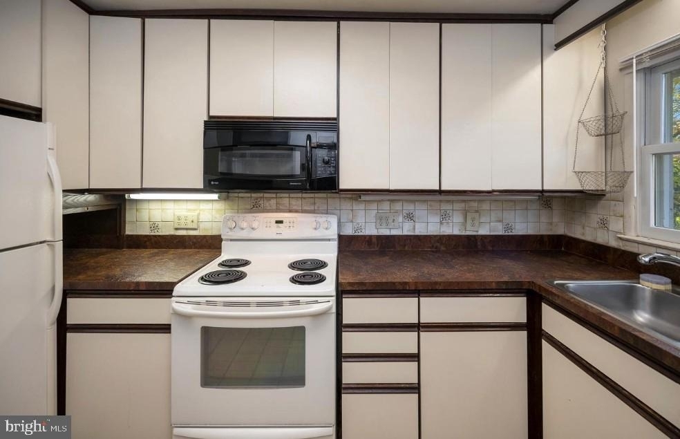 6507 Byron Avenue - Photo 3