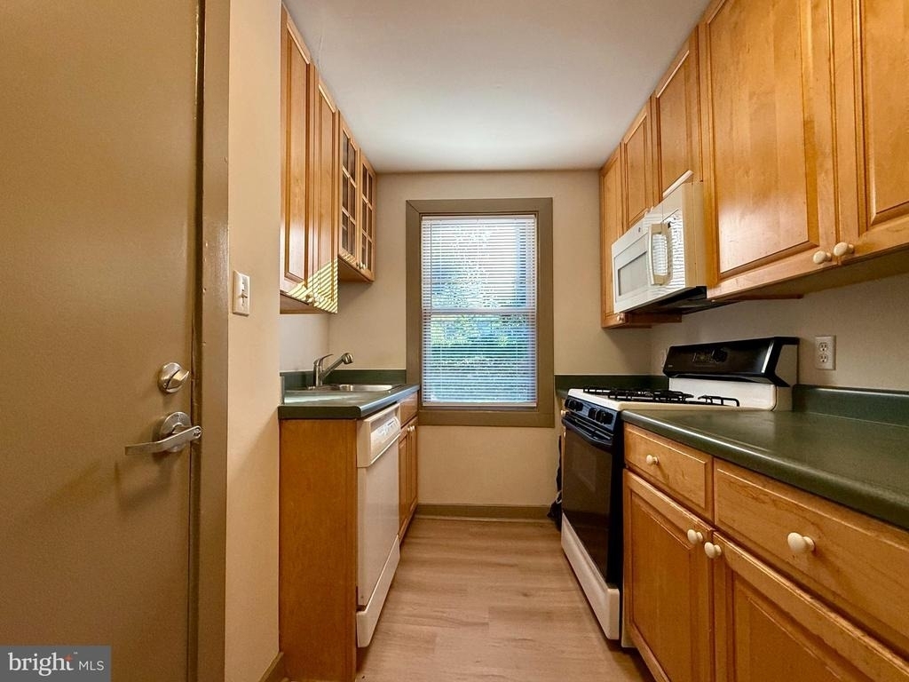 1400 Kenmore Avenue - Photo 5