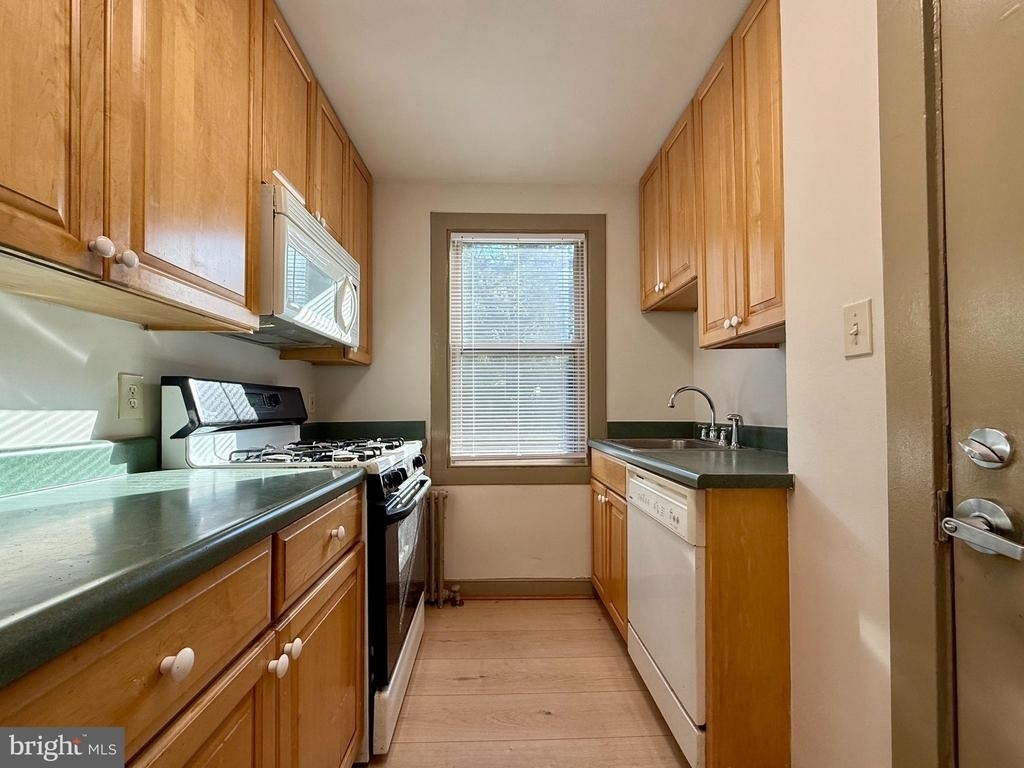 1400 Kenmore Avenue - Photo 5