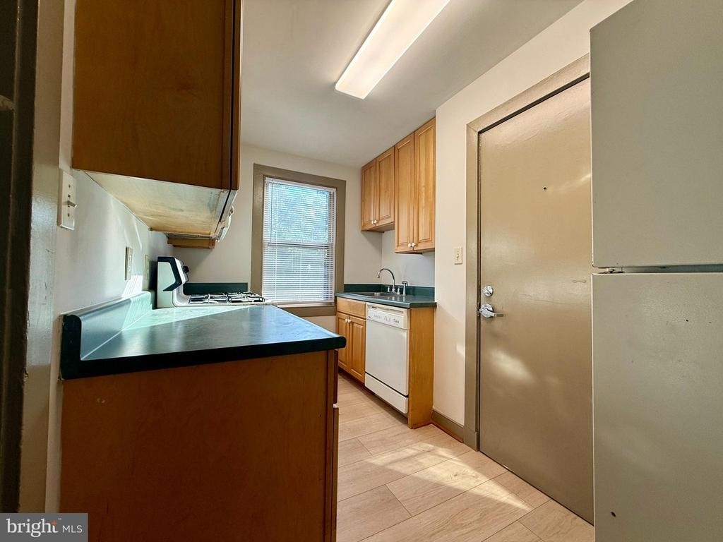1400 Kenmore Avenue - Photo 4