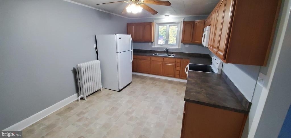 400 W Market Street - Photo 5