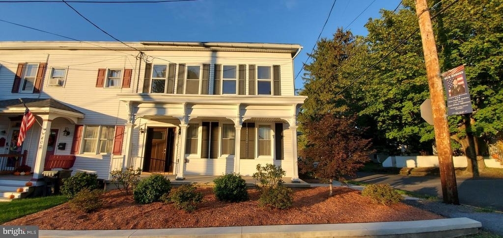 400 W Market Street - Photo 1