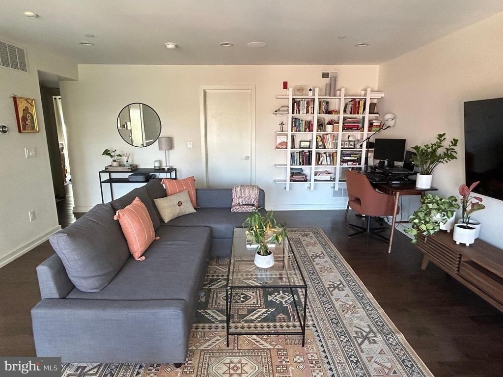 709 S 12th Street - Photo 2