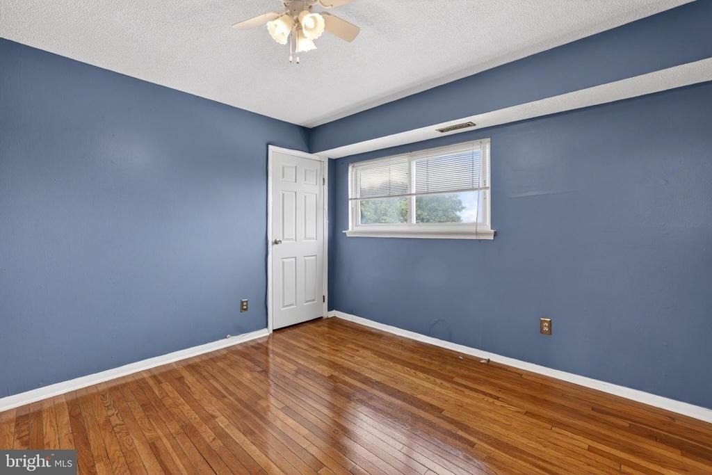 7527 Riverdale Road - Photo 10