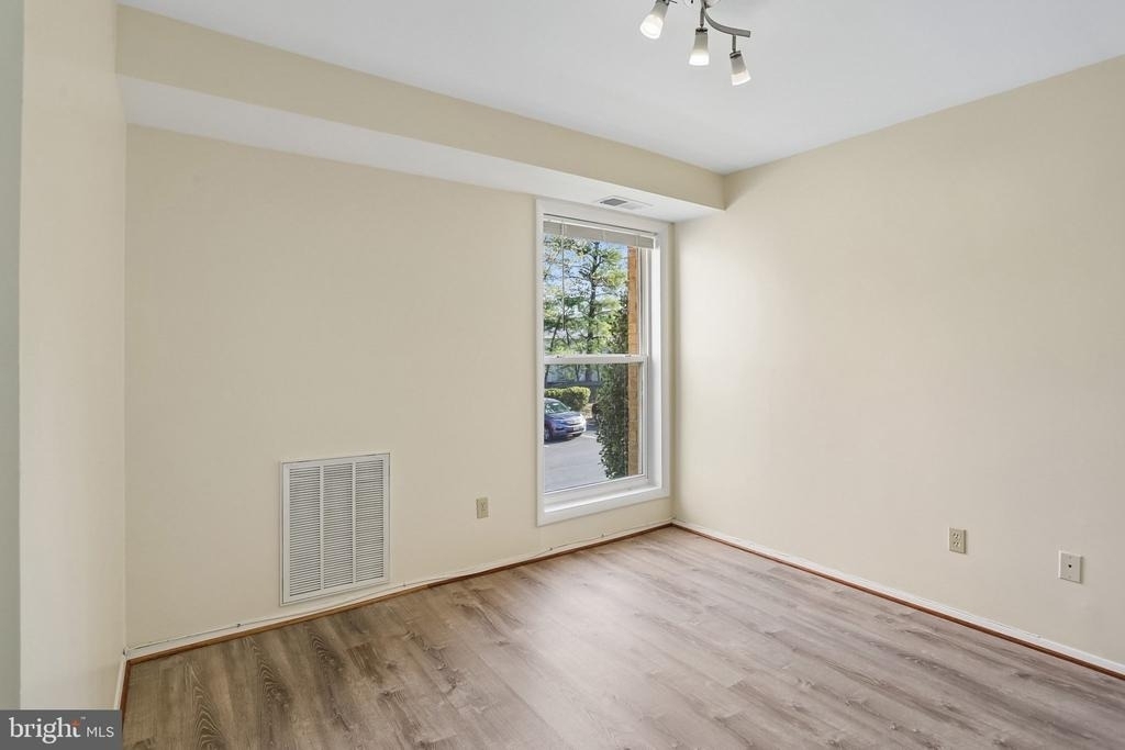 11925 Parklawn Drive - Photo 16