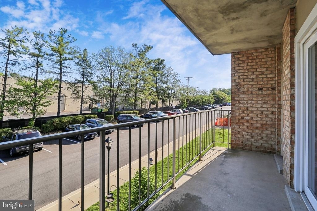 11925 Parklawn Drive - Photo 7
