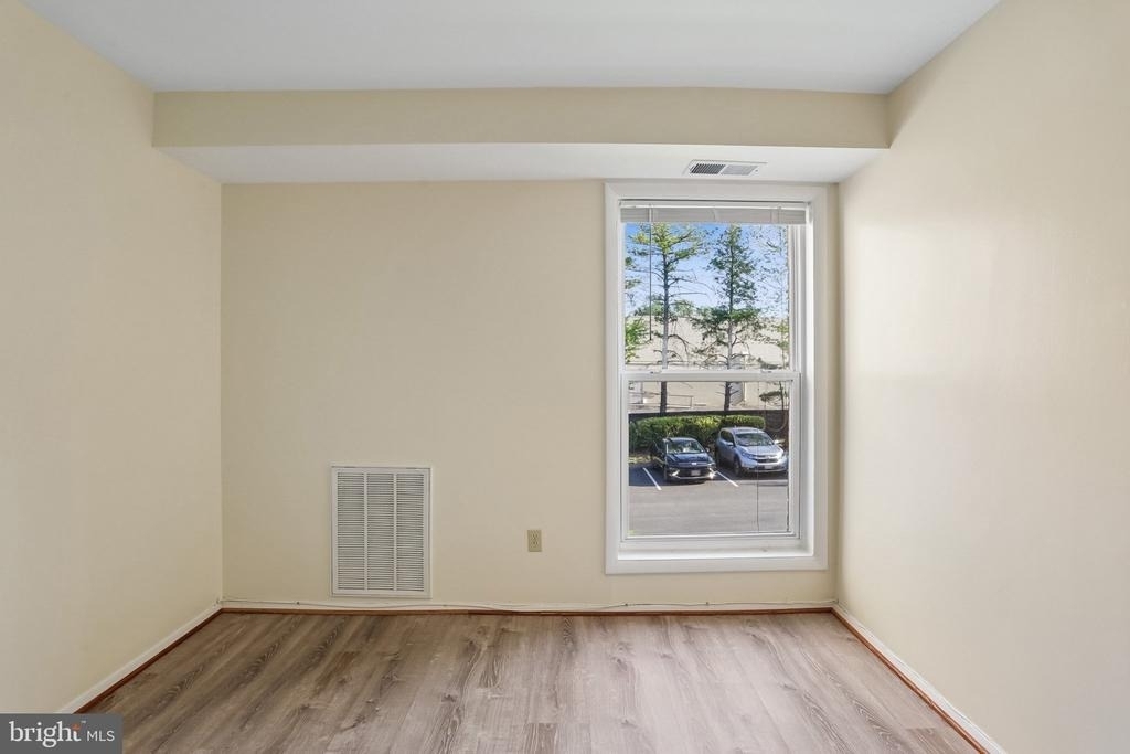 11925 Parklawn Drive - Photo 17