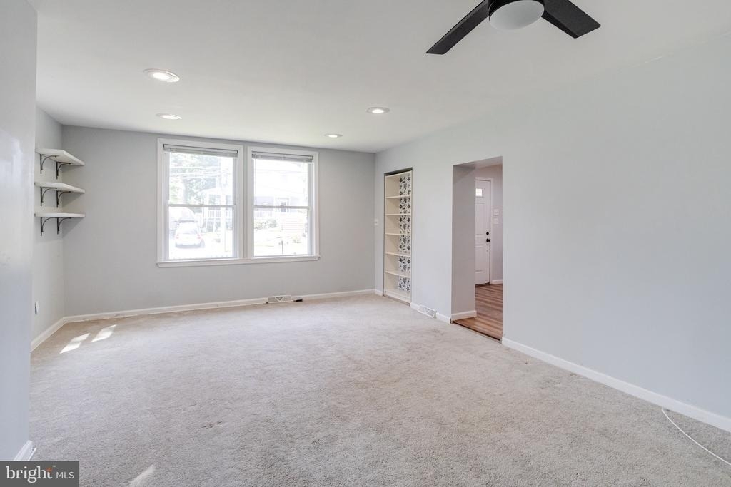 905 Regester - Photo 13