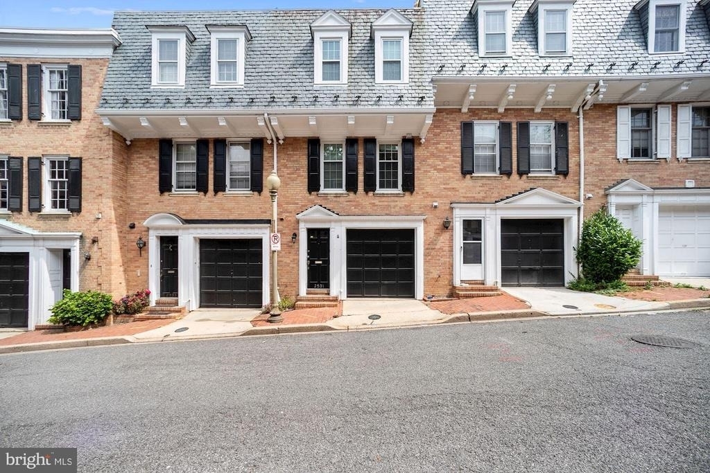 2531 Queen Annes Lane Nw - Photo 0