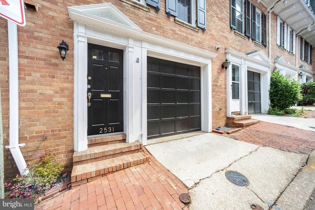 2531 Queen Annes Lane Nw - Photo 1