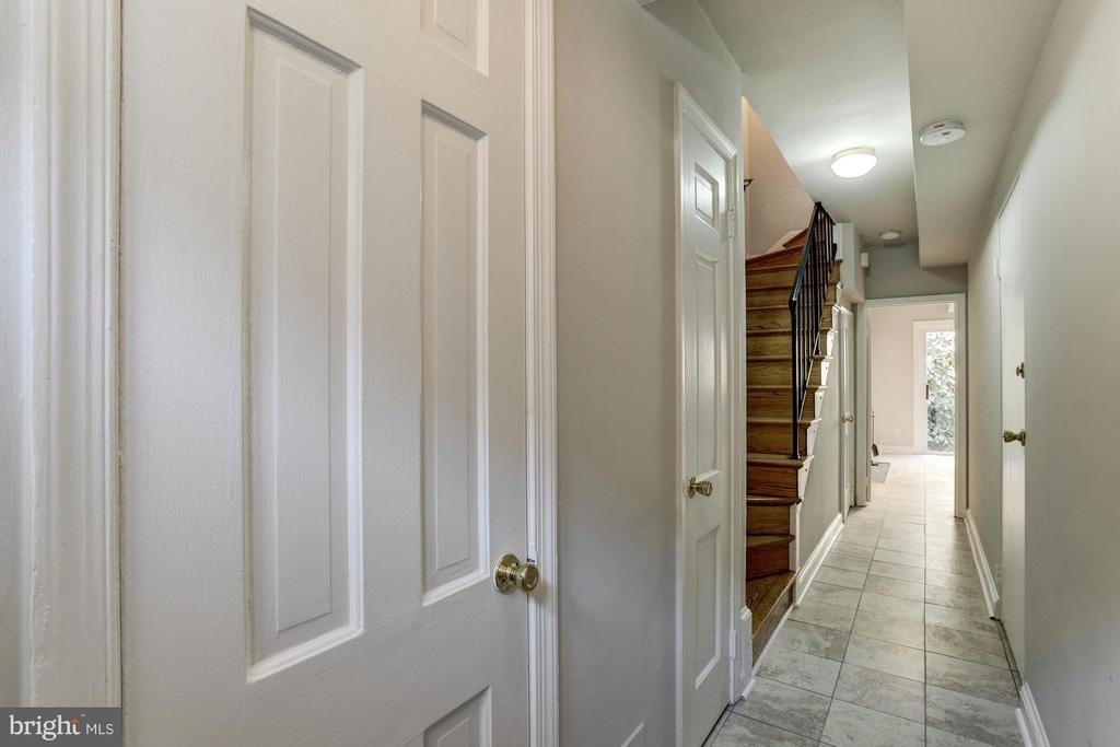 2531 Queen Annes Lane Nw - Photo 2
