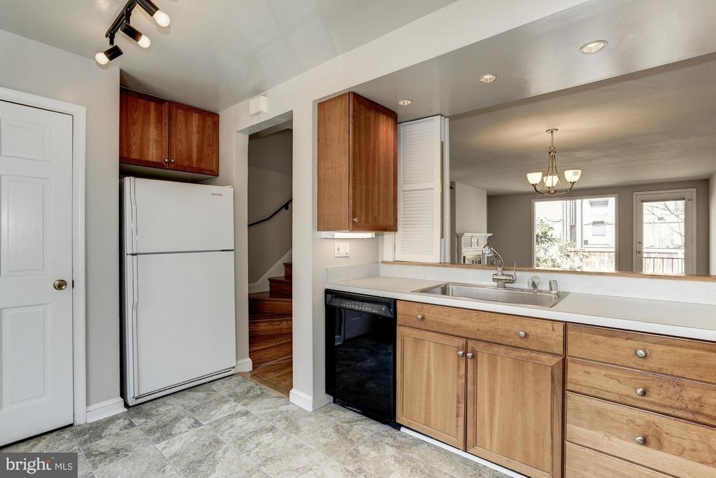 2531 Queen Annes Lane Nw - Photo 11
