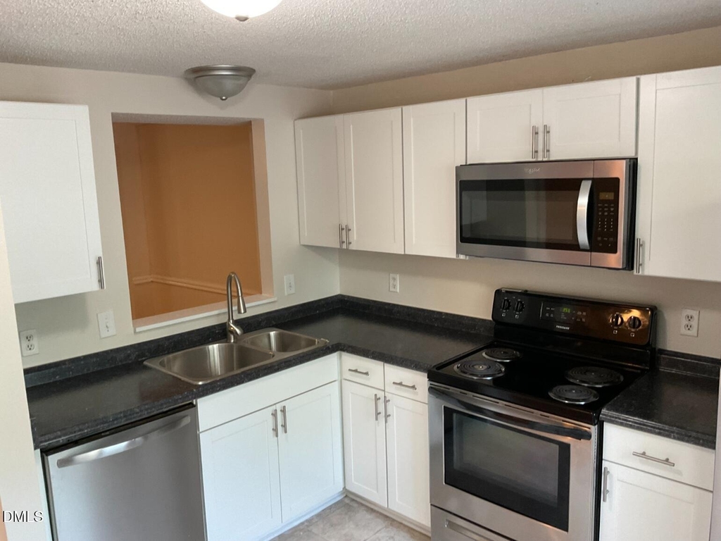 101 Luxon Place - Photo 7