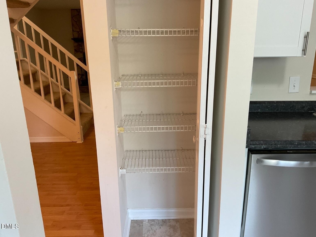 101 Luxon Place - Photo 12