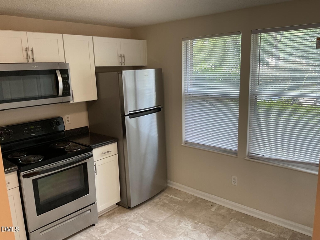 101 Luxon Place - Photo 8