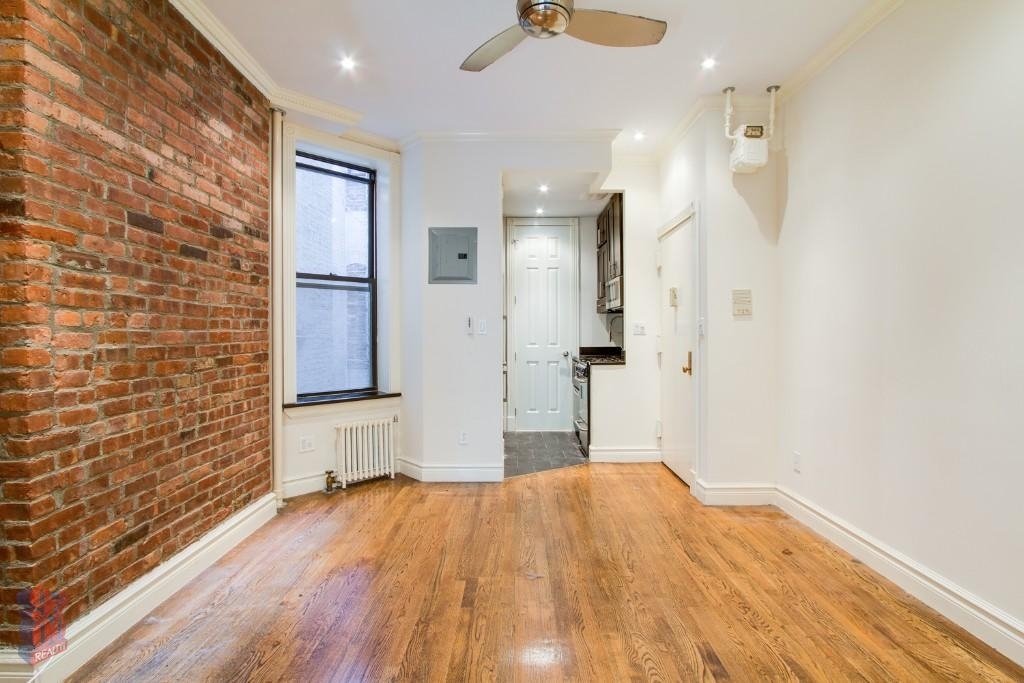 Mott Street - Photo 0