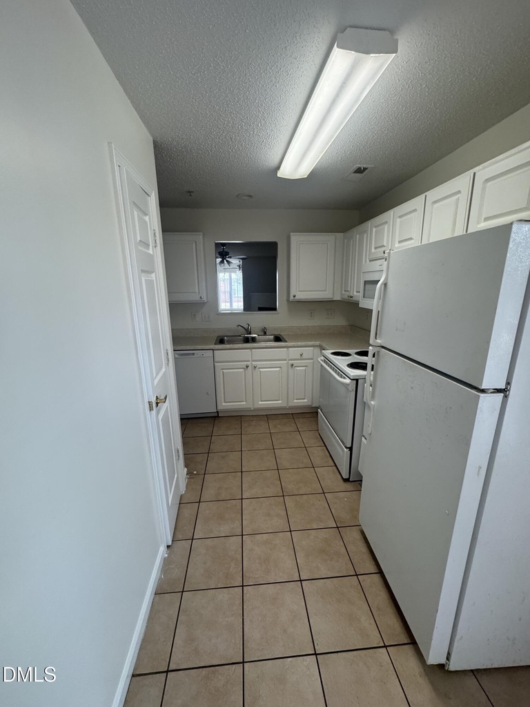 2411 Vancastle Way - Photo 4