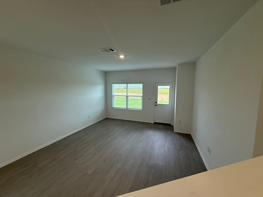 109 Imola St - Photo 8
