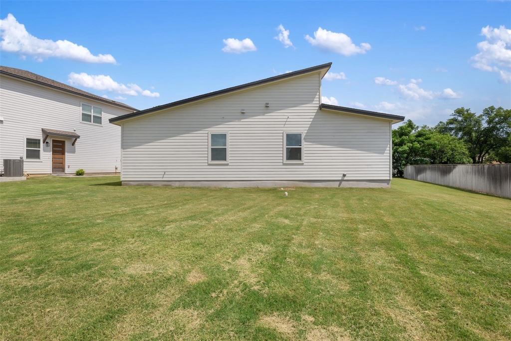 308 E 19th 1/2 St - Photo 28