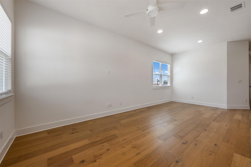 308 E 19th 1/2 St - Photo 4