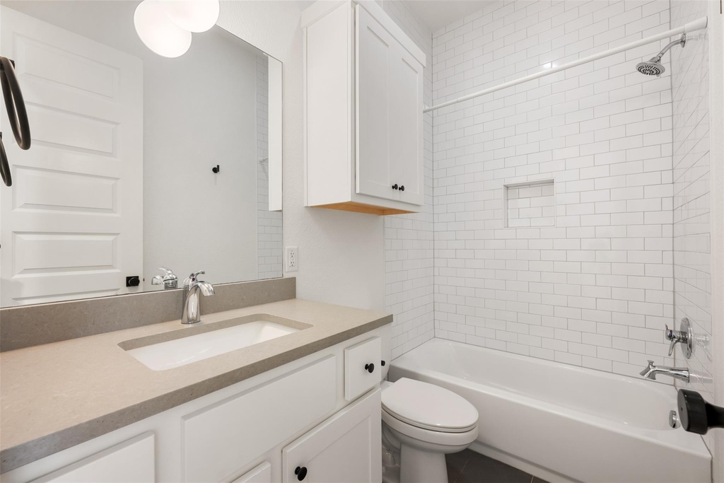 308 E 19th 1/2 St - Photo 23