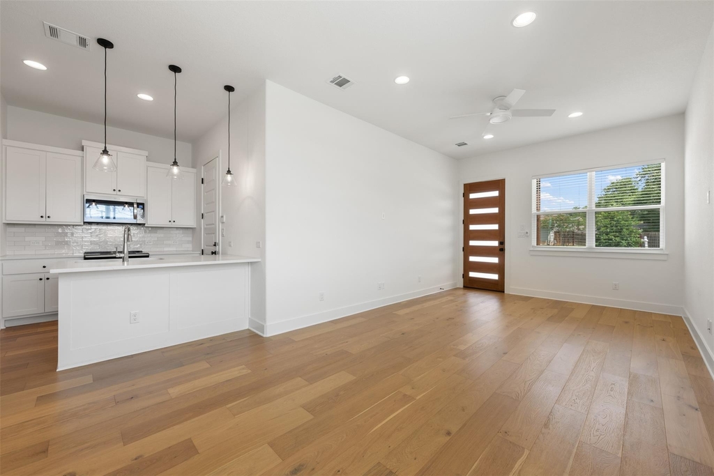 308 E 19th 1/2 St - Photo 6