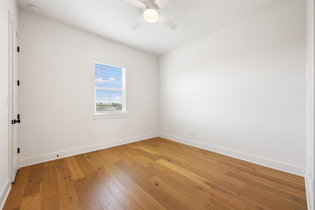 308 E 19th 1/2 St - Photo 19