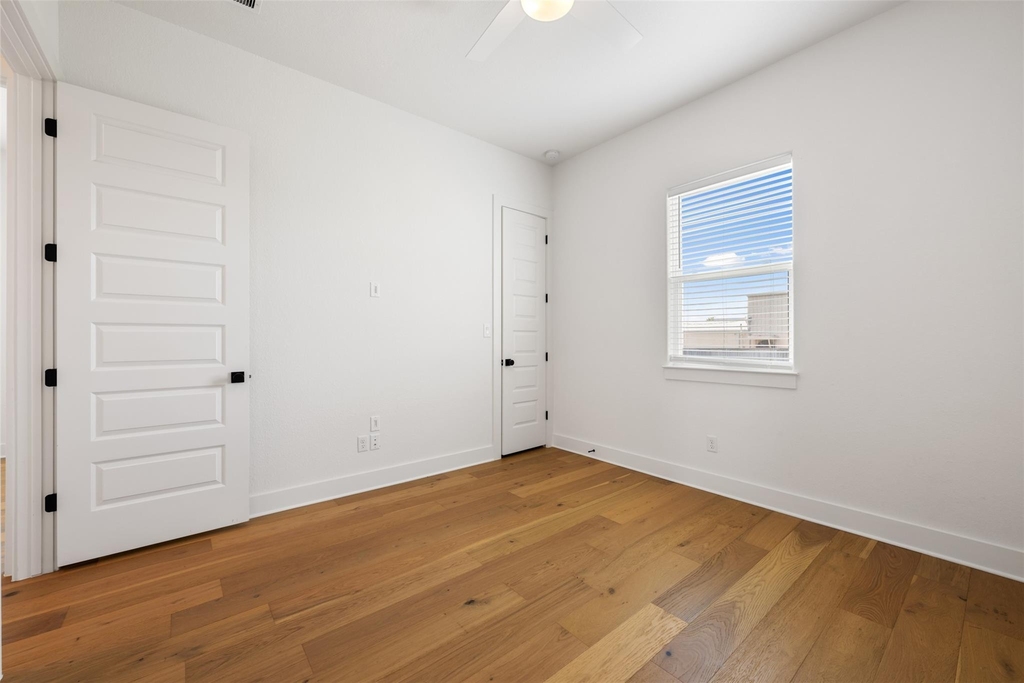 308 E 19th 1/2 St - Photo 21