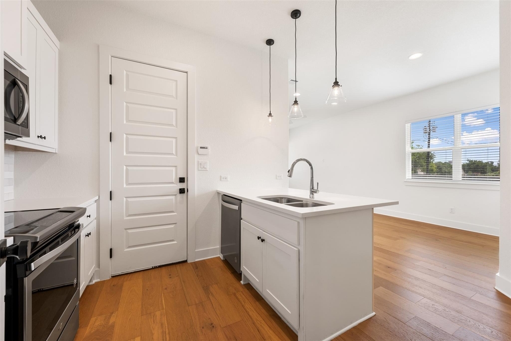308 E 19th 1/2 St - Photo 15
